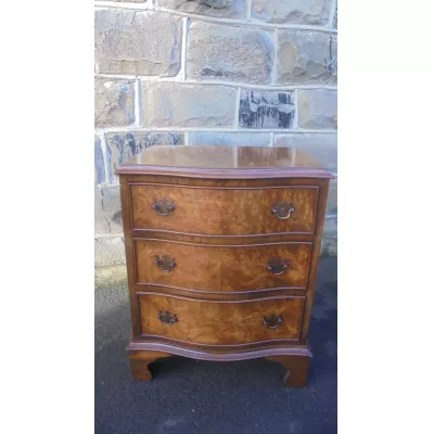 Antike britische Nussbaum Kommode ca 1920