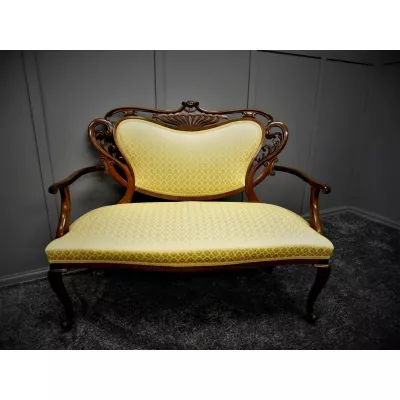 Viktorianisches antikes Nussbaum Stoffsofa britisch ca 1890