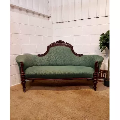 Viktorianisches Antikes Englisches Nussbaum Sofa ca. 1880
