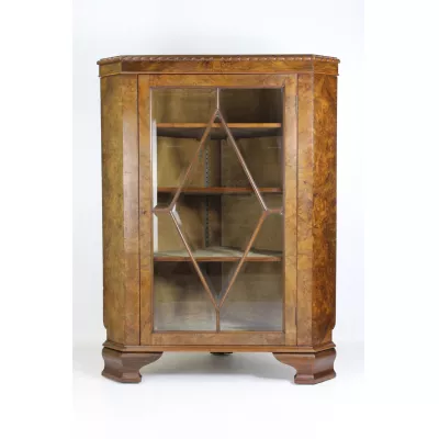 Englischer Antiker Grat Nussbaum Eckschrank ca. 1920