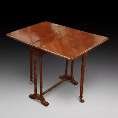 Viktorianischer Antiker Englischer Eibe Tisch ca. 1860