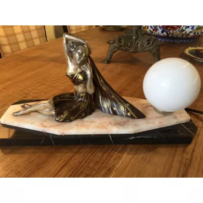 Antike französische Art Deco Tischlampe Skulptur ca 1930