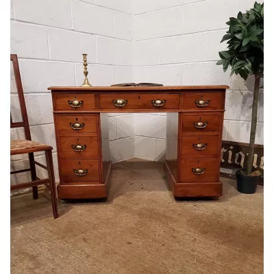 Antiker britischer Nussbaum Schreibtisch viktorianisch ca 1880