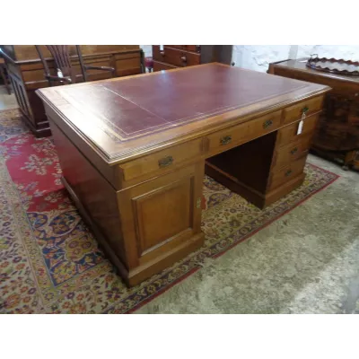 Edwardianischer Antiker Englischer Nussbaum Partnerschreibtisch ca. 1900
