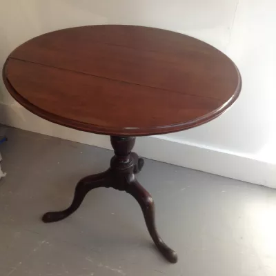Antiker britischer Mahagoni Beistelltisch ca 1760