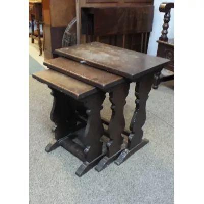 Antike britische Eichen Beistelltische Nest of Tables ca 1900