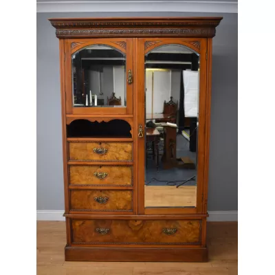 Antiker viktorianischer Nussbaum Kleiderschrank britisch ca 1860