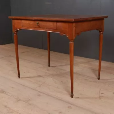 Französischer Antiker Kirschbaum Schreibtisch ca. 1860