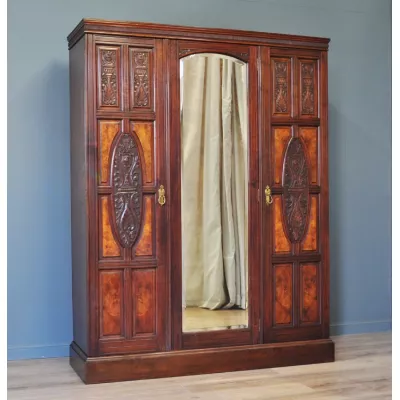 Viktorianischer Nussbaum Kleiderschrank antik ca 1870