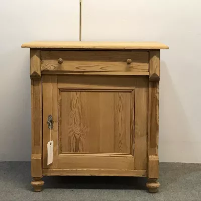 Kleiner Kiefer Schrank Weichholz antik ca 1910