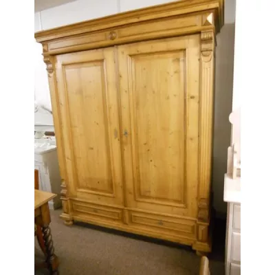 Großer Kiefer Kleiderschrank aus Weichholz antik ca 1890