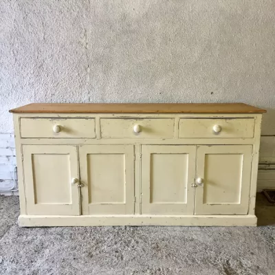 Viktorianische Kiefernkommode mit 3 Schubladen über einem Paar Schranktüren