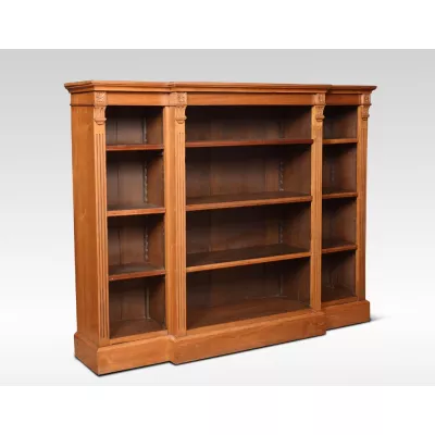 Bücherregal Nussbaum
