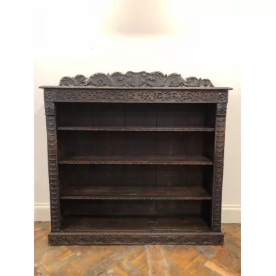 Offenes Bücherregal im Gotik-Stil 