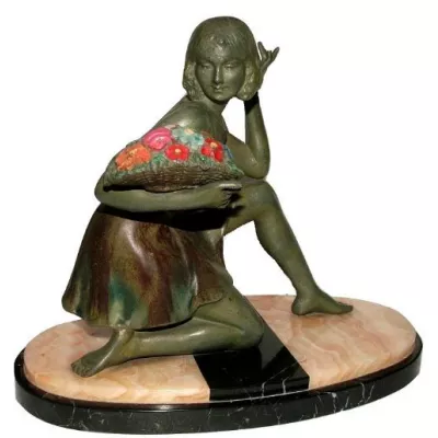 Antike Art Deco - Figur einer Frau mit Blumenbouquet. 1930er Jahren, Geo Maxime. 