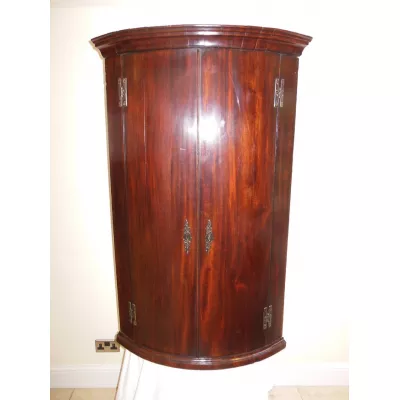 Antiker georgianischer Eckschrank zum Hängen aus Mahagoni, ca. 1750