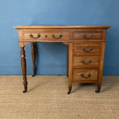 viktorianischer Nussbaumschreibtisch, original antik 