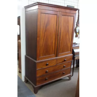 viktorianischer Kleiderschrank