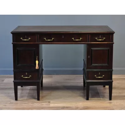 Antiker edwardianischer Schreibtisch aus Mahagoni, klein, ca 1900