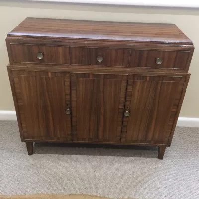 Nussbaum Sideboard von Heaton Tabb and Company