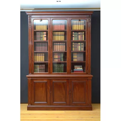 Viktorianisches  Mahagoni 3-Tür Bücherregal von John Taylor und Sohn, Edinburgh