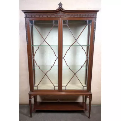 Mahagoni Vitrine Massivholzschrank Antik Kabinett im Chippendale Stil mit edlen Schnitzereien, ca. 1900