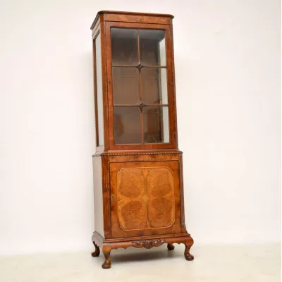 Schmale Walnuss Vitrine antike Glasvitrine französisch ca. 1920