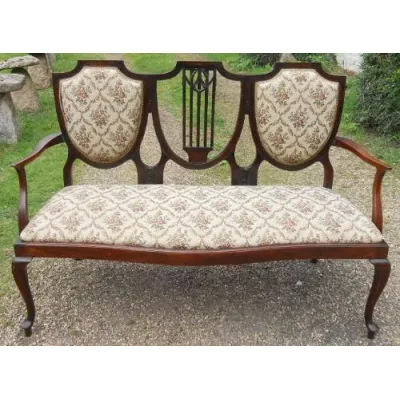Antikes edwardianisches/edwardian "Triple Shield Back" Mahagonisofa, 1900