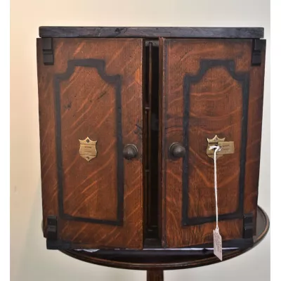 Abschließbarer kleiner Eiche Raucherschrank Massivholzschrank antik ca. 1890
