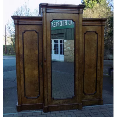 Antiker victorian Walnuss Breakfrontkleiderschrank mit Spiegel, dreitürig 