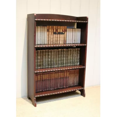 Kleine offene Bücherregale aus Eiche Massivholzregale mit Herstelleretikett Waring & Gillows, antik ca. 1920