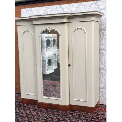 Antiker viktorianischer Kleiderschrank, Triple Wardrobe, mit gemaltem Mittelspiegel