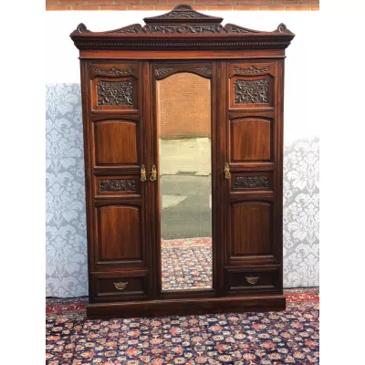 Antiker viktorianischer geschnitzter Mahagonikleiderschrank , Triple Wardrobe, mit Spiegeltür