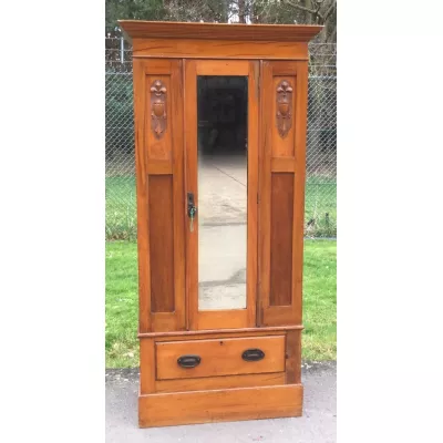 Antiker edwardianischer Satin Walnusskleiderschrank, mit Spiegel, um 1900