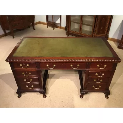 Antiker edwardianischer Pedestal Desk Mahagonischreibtisch im Chippendale-Stil 