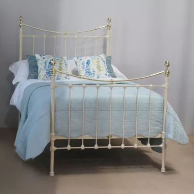 Antikes bett aus Messing und Eisen in Creme von 1890