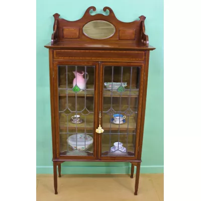 Kunsthandwerk Glasvitrine Intarsien Mahagoni Vitrine mit ovalem Mittelspiegel, antik ca. 1900