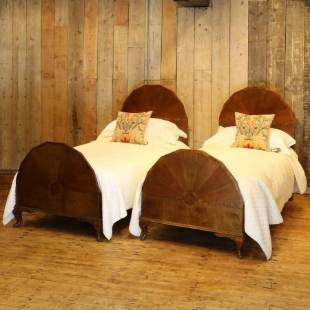 Paar besonderer Mahagoni Massivholzbetten antik Bett ca. 1910