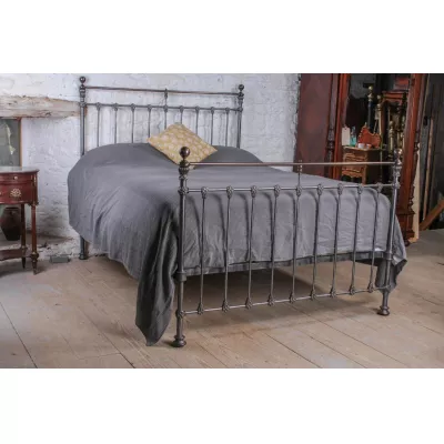 Klassisches Kingsize Bett aus brüniertem Messing antik ca. 1900