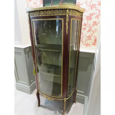 Antike Vitrine im Louis Xvi Stil mit Ormolu Halterungen von 1900