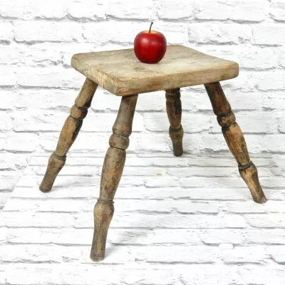 Country Stool aus Ulmen- und Eschenholz 