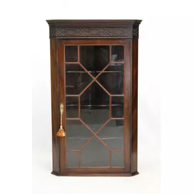 Antiker glasierter Mahagoni Eckschrank