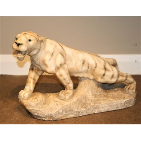 antike Tigerskulptur aus Alabaster 1930