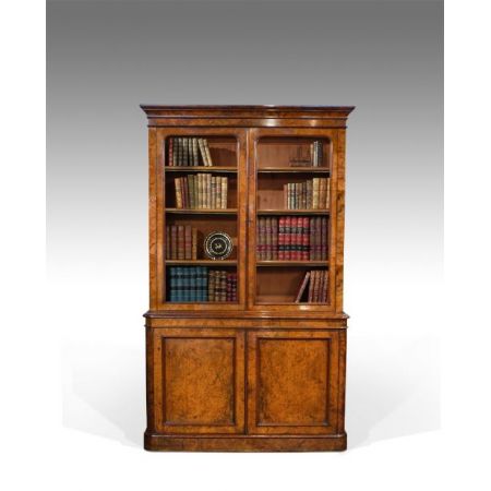 Antikes Walnuss Bücherregal aus dem 19. Jahrhundert