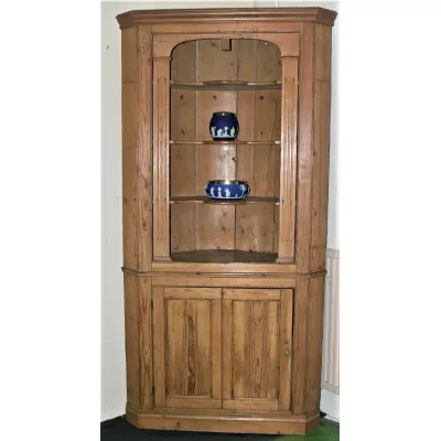 Antiker, früh viktorianischer Eckschrank aus Weichholz Massivholz um 1860