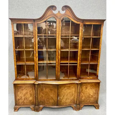 Antiker Walnuss Bücherschrank von maple & co
