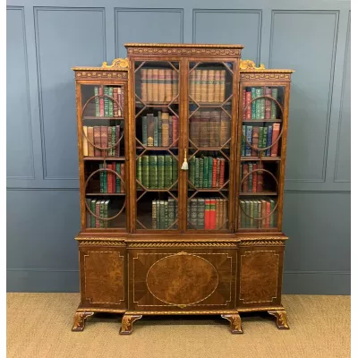 Antiker Breakfront Walnuss Bücherschrank von Waring und Gillow 