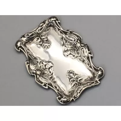 Silbernes Art nouveau-Schmucktablett mit Repousse-Arbeiten, antik ca. 1904 