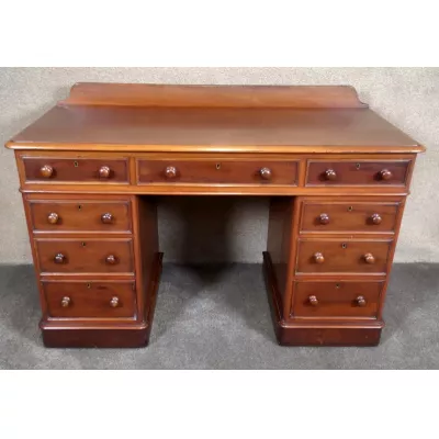 Antiker Pedestal Desk aus Mahagoni Massivholz