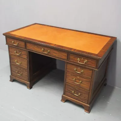 Antiker Pedestal Desk aus Mahagoni Massivholz 1900